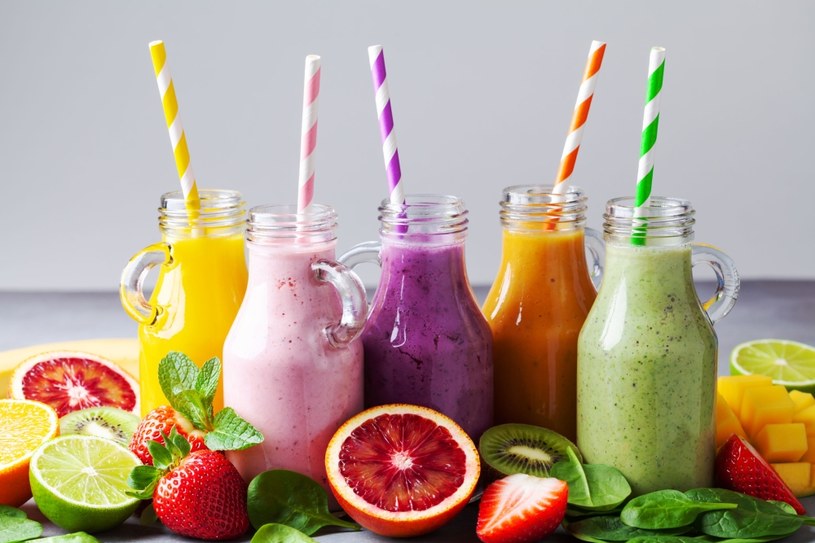 Proteinowe smoothie można zrobić z odżywki białkowej i dowolnych owoców /123RF/PICSEL