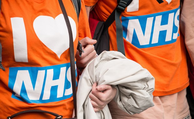 Protest 100 tys. pielęgniarek. Historyczny strajk w Wielkiej Brytanii 