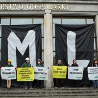 Protest Geenpeace na budynku Ministerstwa Gospodarki
