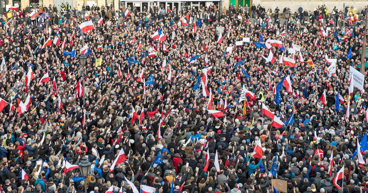 Protest "w obronie demokracji" na Placu Solnym we Wrocławiu