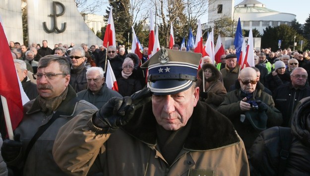 Protest byłych żołnierzy i funkcjonariuszy służb w 2016 roku /Paweł Supernak /PAP