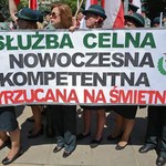 Protest celników przeciw włączeniu ich służby do  Krajowej Administracji Skarbowej