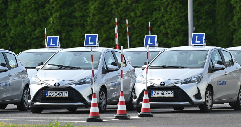 Protest egzaminatorów przybiera na sile. Droga do porozumienia z Ministerstwem Infrastruktury jest coraz trudniejsza /	Marcin Bielecki   /PAP