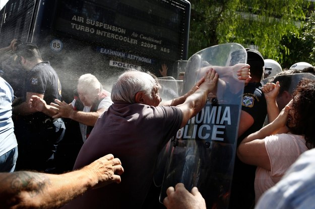 Protest emerytów w Grecji /PAP/EPA/YANNIS KOLESIDIS /PAP