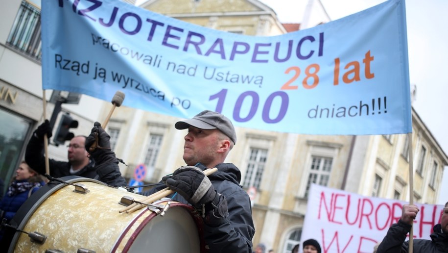 Protest fizjoterapeutów w Warszawie w lutym 2016 r. /Leszek Szymański /PAP