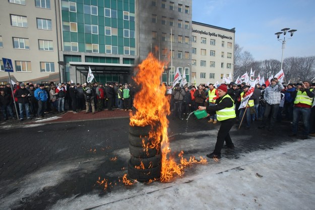 Protest górników przed JSW /Stanisław Rozpędzik /PAP