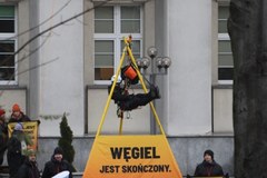 Protest Greenpeace Polska przy siedzibie Ministerstwa Przemysłu