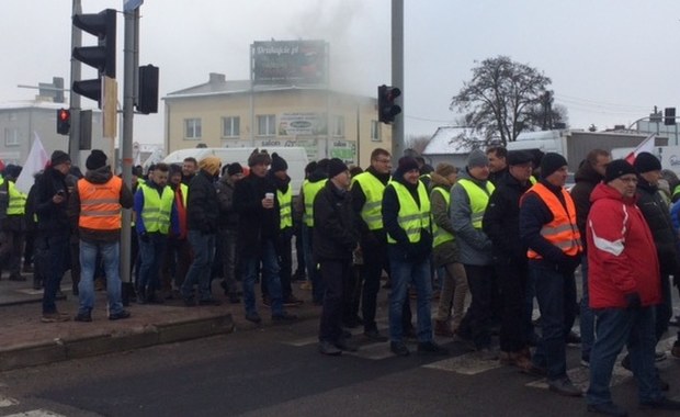 Protest hodowców drobiu na DK1 w Siewierzu