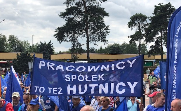 Protest hutników – nie zgadzają się na wygaszenie wielkiego pieca w Krakowie 
