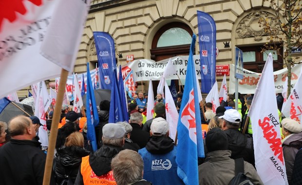 Protest hutników w Krakowie. "Urząd wiedział o wygaszeniu pieca"