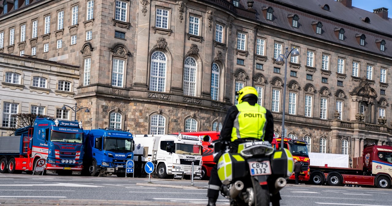 Protest kierowców w Kopenhadze przeciw planom wprowadzenia specjalnej opłaty drogowej nazywanej "podatkiem klimatycznym" /IDA MARIE ODGAARD / Ritzau Scanpix /AFP