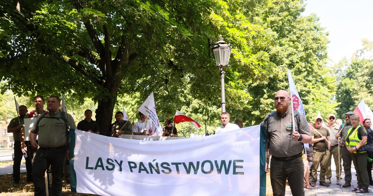 Protest leśników przed Kancelarią Prezesa Rady Ministrów