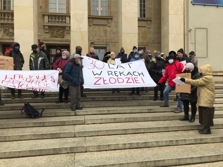 Protest lokatorów sprywatyzowanych mieszkań zakładowych /RMF FM