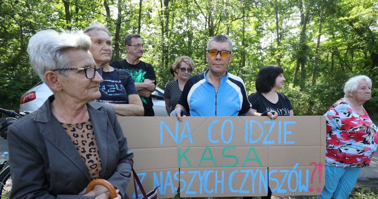 Protest mieszkańców pod spółdzielnią "Michał" w Siemianowicach Śląskich /LUCYNA NENOW / POLSKA PRESS/Polska Press/East News /East News