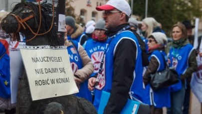 Protest nauczycieli: Boimy się zmian w szkole. Szefowa MEN odpowiada: Jesteśmy z Wami