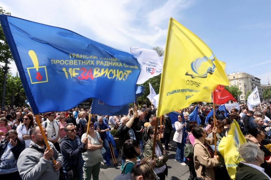 Protest nauczycieli i pracowników oświaty w Belgradzie. /	ANDREJ CUKIC /PAP/EPA