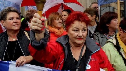 Protest nauczycieli przed MEN. "Podwyżki nie przykryją bałaganu"