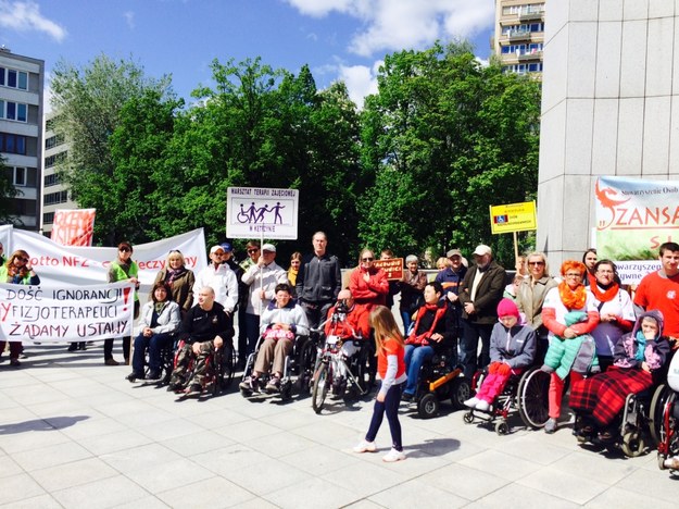 Protest niepełnosprawnych i ich opiekunów w Warszawie /Krzyszof Zasada /RMF FM