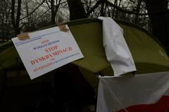 Protest niepełnosprawnych przed Sejmem