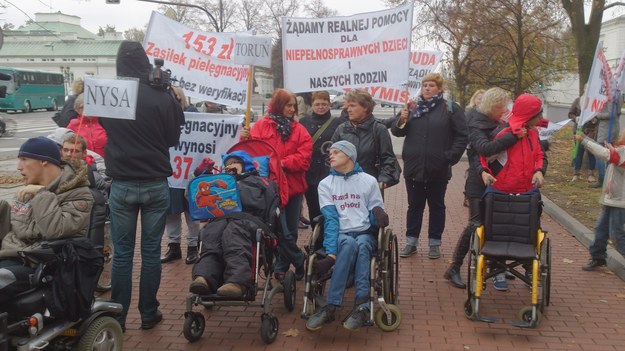 Protest niepełnosprawnych rodziców w Warszawie /Kamil Młodawski /RMF FM