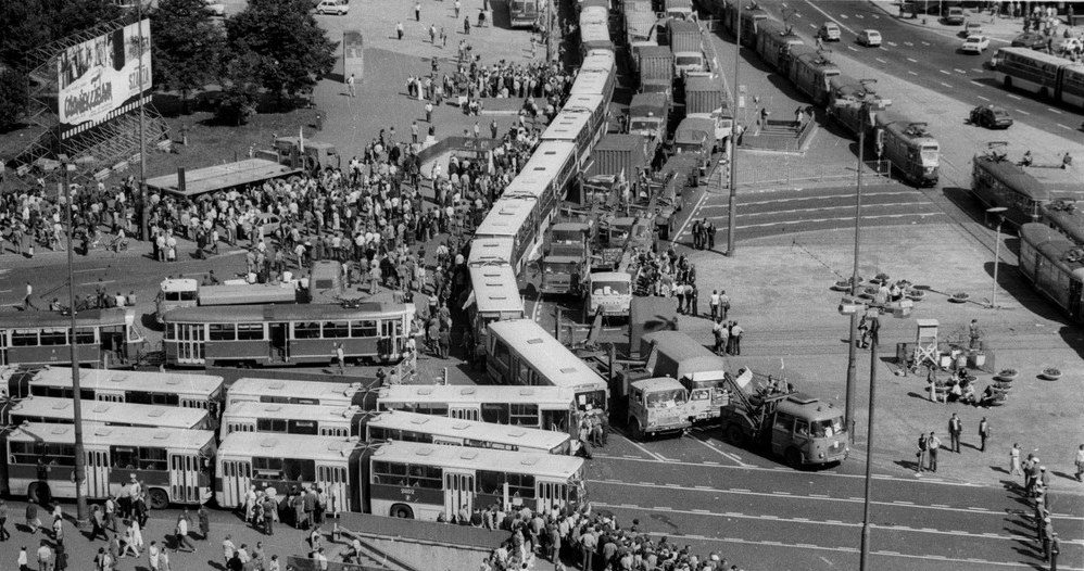 Protest NSZZ Solidarność, blokada ronda w Warszawie, 1981 /Grzegorz Roginski /Reporter