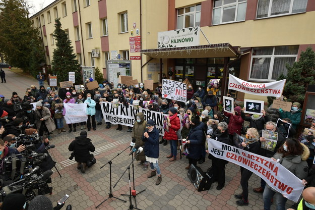 Protest odbywający się pod hasłem "Matki na granicę. Miejsce dzieci nie jest w lesie!" /Przemysław Piątkowski /PAP