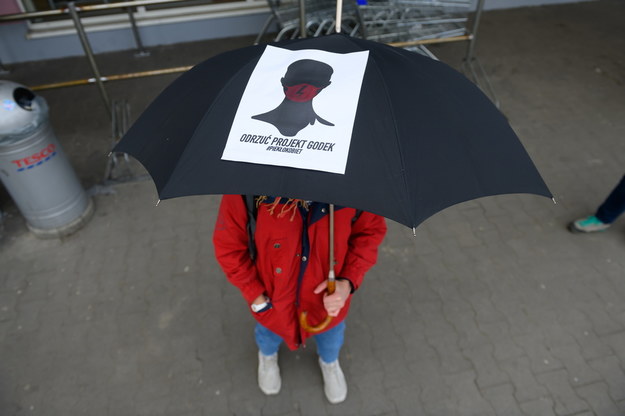 Protest odbywał się również przed marketami /Jakub Kaczmarczyk /PAP