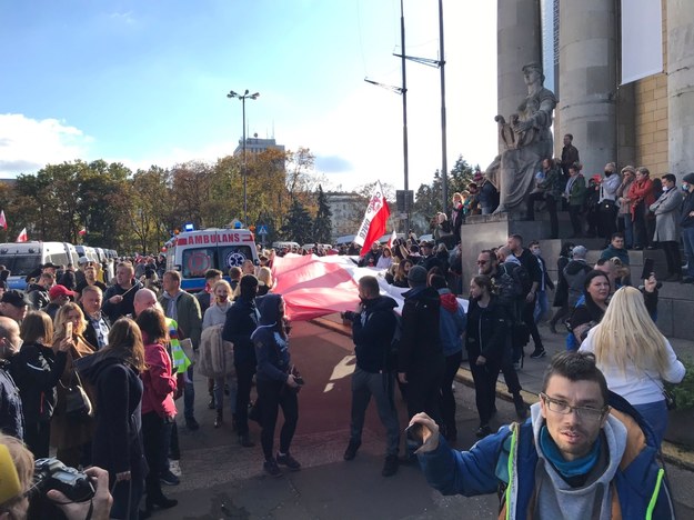 Protest osób, które zaprzeczają istnieniu pandemii /Mariusz PIekarski /RMF FM
