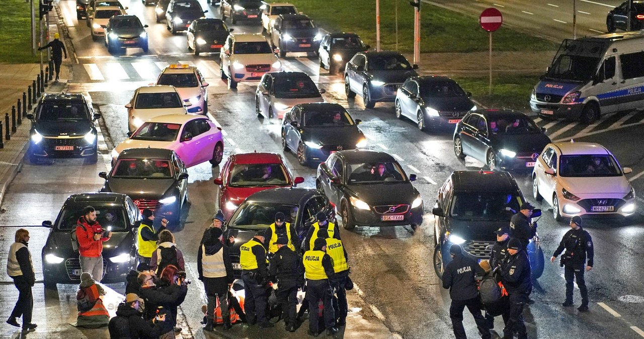 Protest Ostatniego Pokolenia na warszawskiej Wisłostradzie /Aliaksandr Valodzin /East News