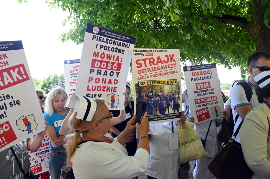 Protest pielęgniarek i położnych w Szczecinie / 	Marcin Bielecki    /PAP