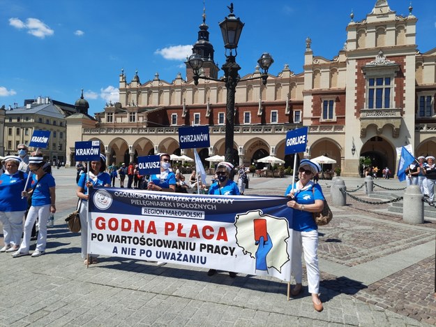 Protest pielęgniarek na Rynku Głównym w Krakowie /Marek Wiosło /RMF FM