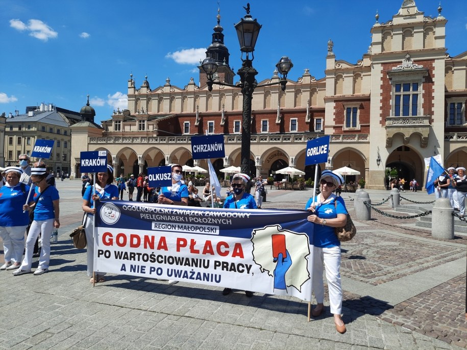 Protest pielęgniarek na Rynku Głównym w Krakowie /Marek Wiosło /RMF FM