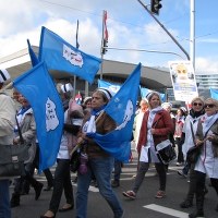 Kilka tysięcy pielęgniarek i położnych manifestuje w Warszawie