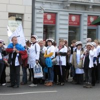 Kilka tysięcy pielęgniarek i położnych manifestuje w Warszawie