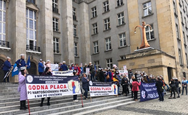 Protest pielęgniarek w Katowicach. "Czujemy się niedocenione"