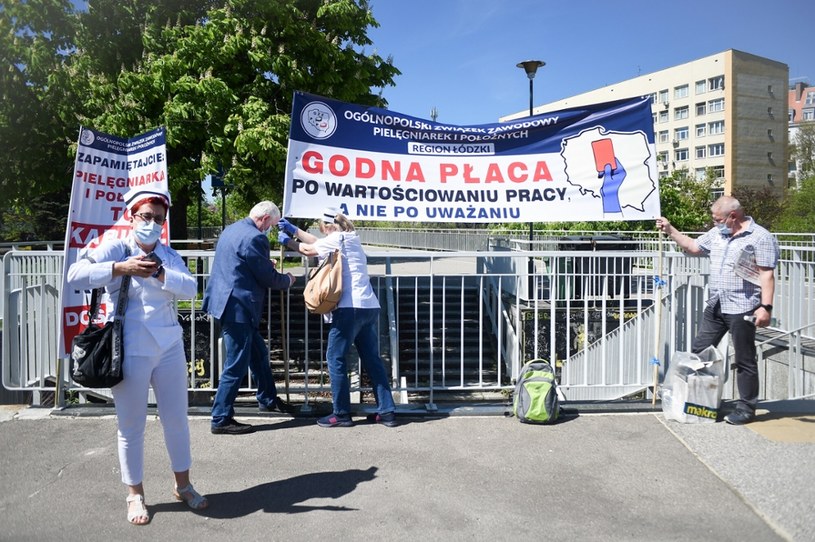 Strajk pielęgniarek i położnych. Manifestacje przed ...