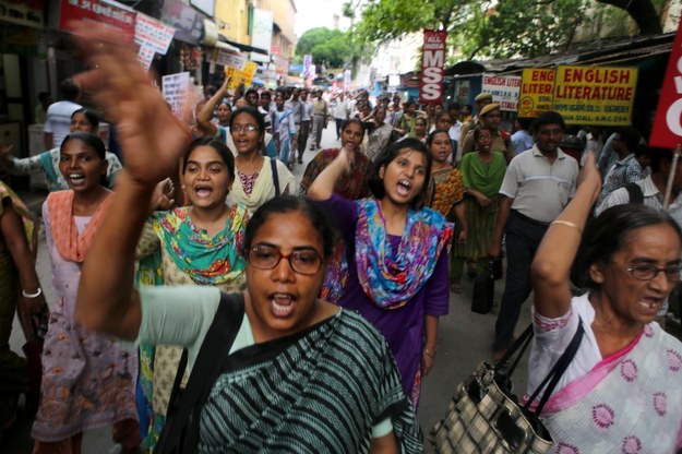 Protest po brutalnej serii gwałtów w Delhi /PIYAL ADHIKARY    /PAP/EPA
