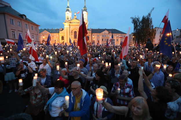Protest pod hasłem "3 razy weto" przed Sądem Najwyższym w Warszawie /Bartłomiej Zborowski /PAP