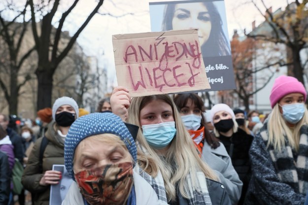 Protest pod hasłem "Ani jednej więcej" przed Trybunałem Konstytucyjnym w Warszawie / 	Leszek Szymański    /PAP