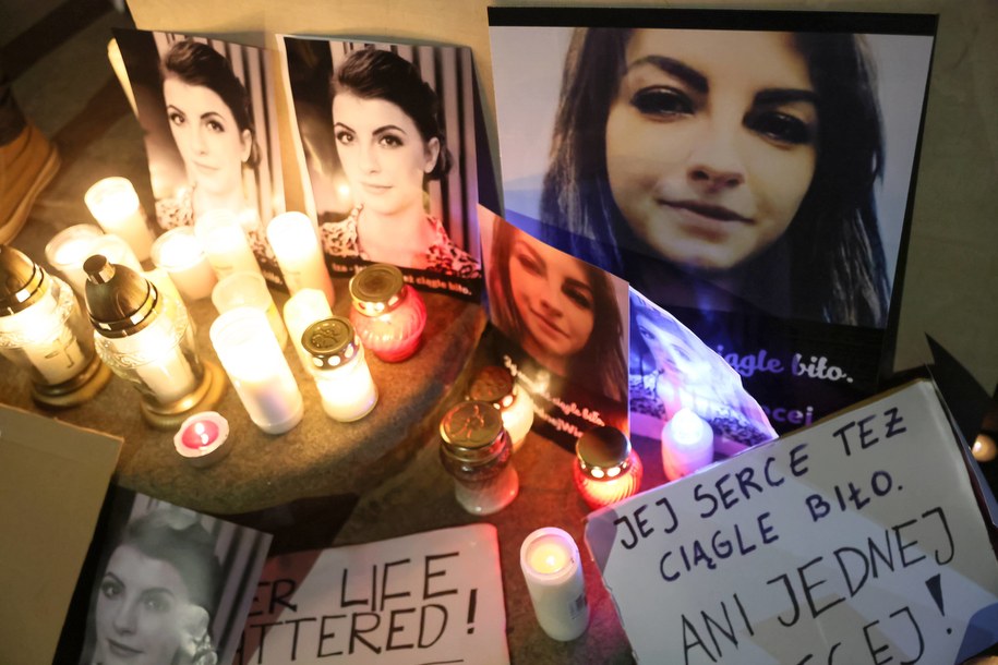 Protest pod hasłem "Ani jednej więcej" przed Trybunałem Konstytucyjnym w Warszawie / 	Leszek Szymański    /PAP