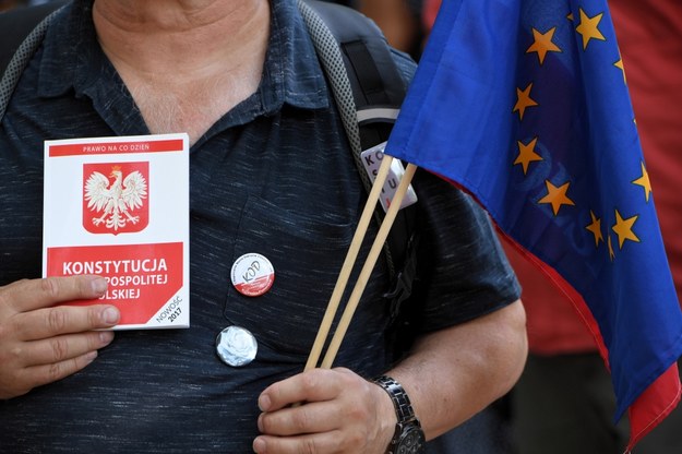 Protest pod hasłem "Jedź pod Senat, Polsko!" zorgranizowany przez Ogólnopolski Strajk Kobiet /Radek Pietruszka /PAP