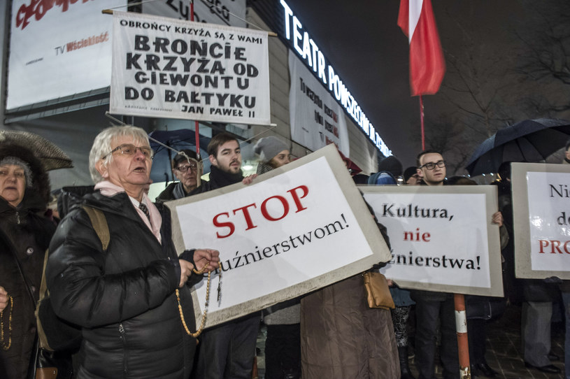 Protest pod Teatrem Powszechnym /Jacek Domiński /Reporter