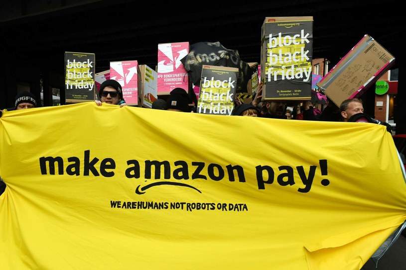 Protest pracowników Amazona w Berlinie /AFP