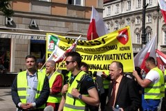 Protest pracowników firm śmieciarskich