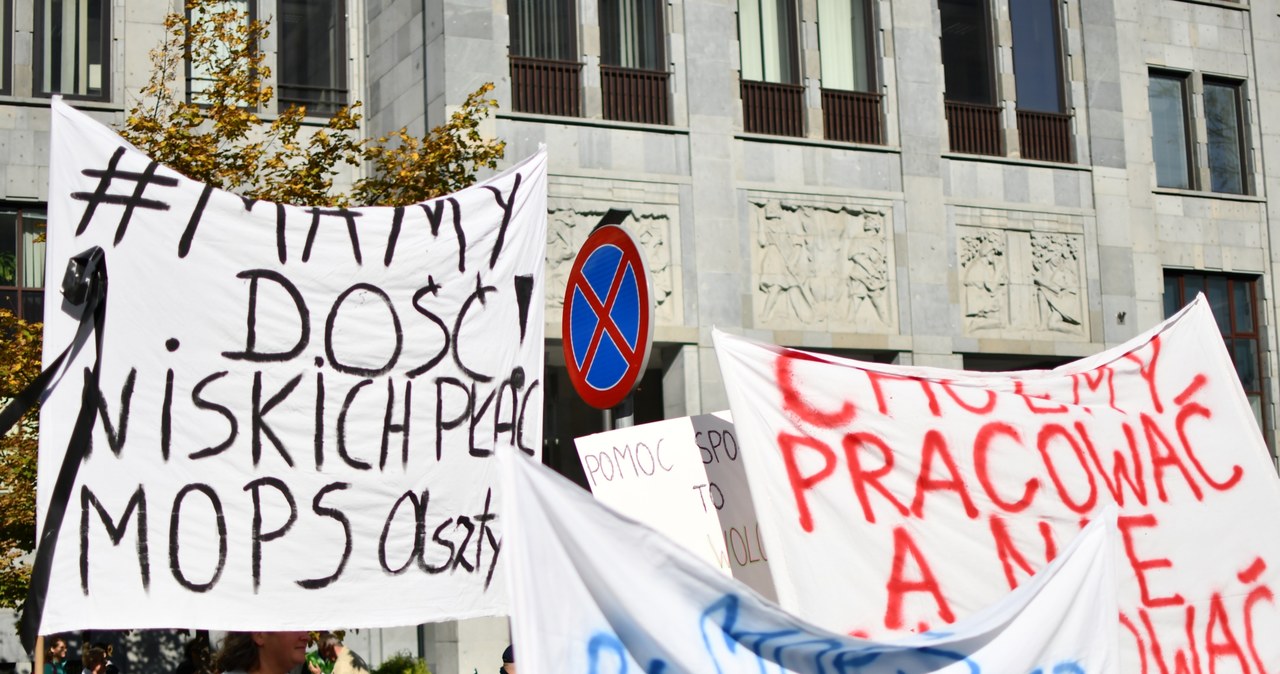 Protest pracowników opieki społecznej w Warszawie