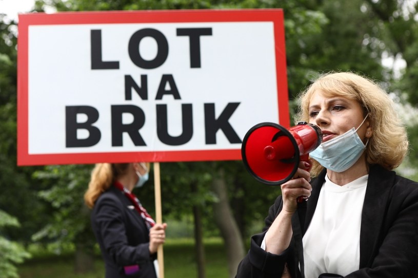Protest pracowników PLL LOT (10.06.2020) /Tomasz Jastrzębowski /Reporter