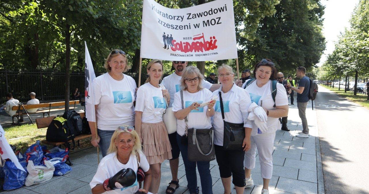Protest pracowników prokuratury i sądownictwa w Warszawie