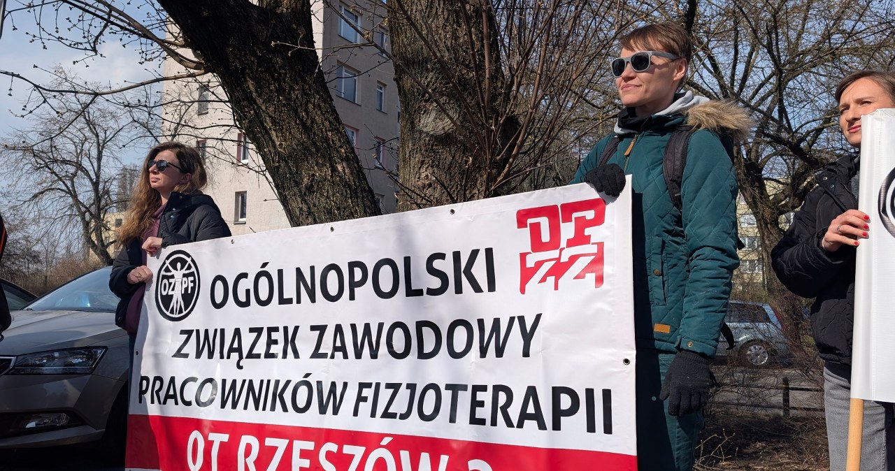 Protest pracowników szpitali przed Ministerstwem Zdrowia. Nie zgadzają się na zamrożenie podwyżek