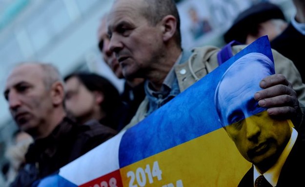 Protest przeciwko działaniom Putina /FILIP SINGER /PAP/EPA