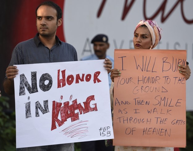 Protest przeciwko honorowym zabójstwom w Islamabadzie /T. MUGHAL  /PAP/EPA